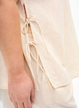 Zizzi Kortærmet bluse i bomuldsmix med hør og snøredetalje, Sandshell, Model image number 2