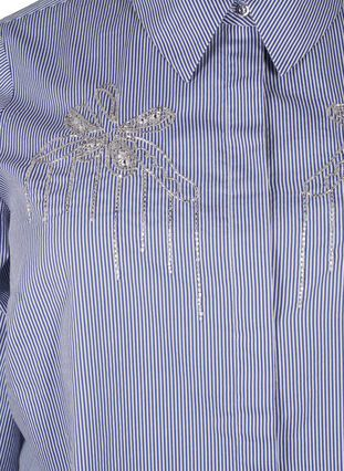 Zizzi Skjorte i økologisk bomuld med perlebroderi, Blue White Stripe, Packshot image number 2