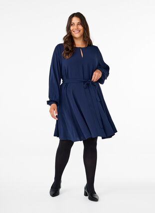 Zizzi Langærmet kjole med bindebånd, Navy Blazer, Model image number 2