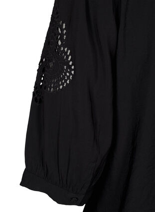 Zizzi Skjortebluse med flæser og broderi anglaise, Black, Packshot image number 3