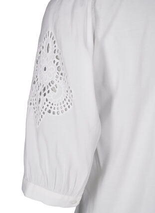 Zizzi Skjortebluse med flæser og broderi anglaise, Bright White, Packshot image number 3