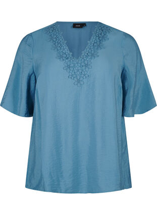 Zizzi Viskosebluse med v-hals og broderidetalje, Blue Heaven, Packshot image number 0