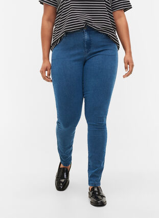 Zizzi Højtaljede super slim Amy jeans, Mid Blue, Model image number 2
