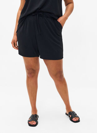 Zizzi Shorts med lommer og elastik i taljen, Black, Model image number 2