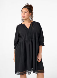 Kjole i bomuld med crochetdetaljer, Black, Model