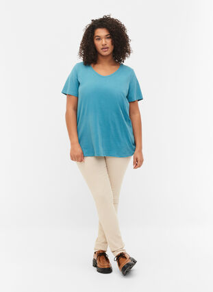 Zizzi Ensfarvet basis t-shirt i bomuld, Brittany Blue, Model image number 2