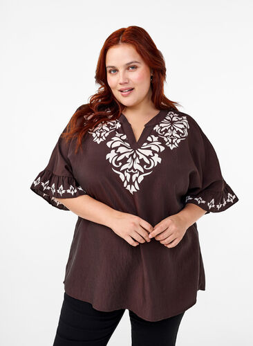 Zizzi Kortærmet bluse med tryk og flæser, Seal Brown, Model image number 0