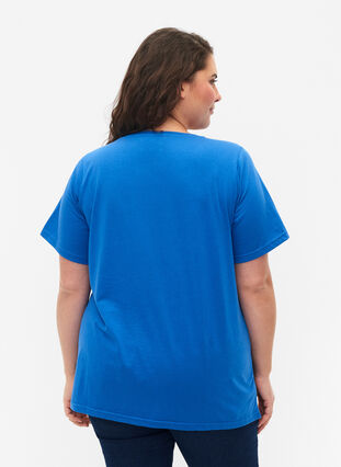 Zizzi FLASH - T-shirt med motiv, Strong Blue, Model image number 1