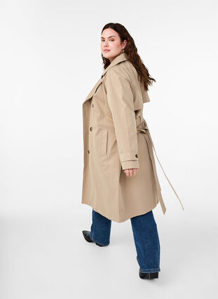 Zizzi Klassisk lang trenchcoat med bælte, Chinchilla, Model image number 2