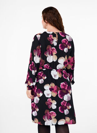 Zizzi Viskosekjole med print og lange ærmer, Black Pink FlowerAOP, Model image number 1