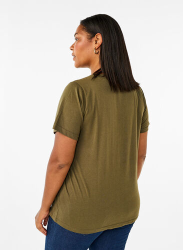 Zizzi FLASH - T-shirt med motiv, Olive Night Flower, Model image number 1