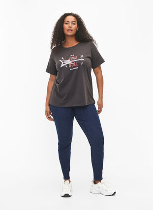 Zizzi FLASH - T-shirt med motiv, Phantom, Model image number 2