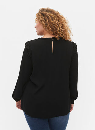 Zizzi Viskosebluse med flæser og blonder, Black, Model image number 1