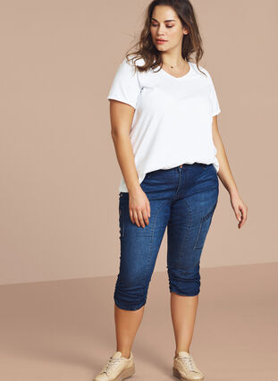 Zizzi Slim fit capri jeans med lommer, Dark blue denim, Model image number 1