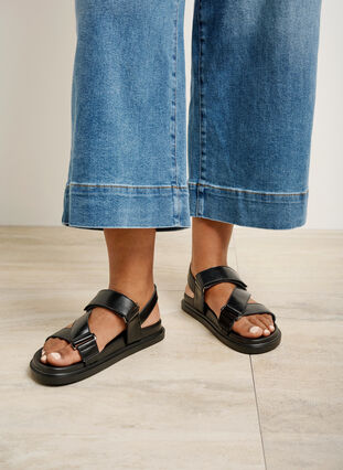 Zizzi Wide fit sandal i læder med justerbare stropper, Black, Image image number 0