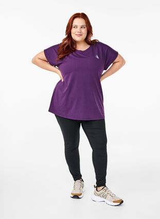 Zizzi Ensfarvet trænings t-shirt, Purple Pennant, Model image number 2