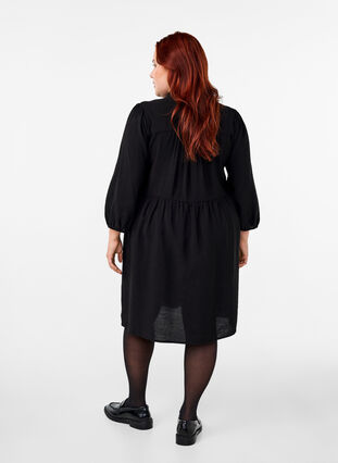 Zizzi Knælang kjole med broderi og 3/4 ærmer, Black, Model image number 1