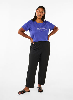 Zizzi FLASH - T-shirt med motiv, Royal Blue Miami, Model image number 2