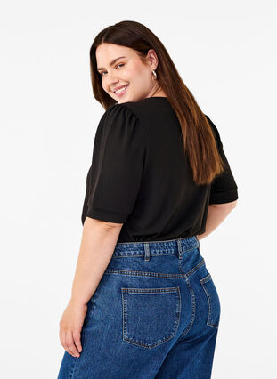 Zizzi Bluse med knapdetalje og korte pufærmer, Black, Model image number 1