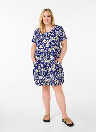 Zizzi Kortærmet bomuldskjole med print, Blue W. Beige Flower, Model image number 2