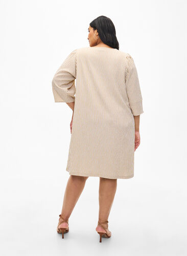 Zizzi Stribet kjole med 3/4 ærmer, Camel Stripe, Model image number 1