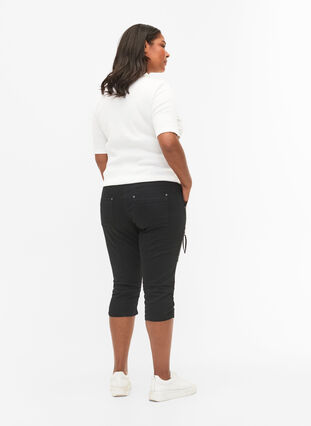 Zizzi Slim fit capri jeans med lommer, Black, Model image number 2