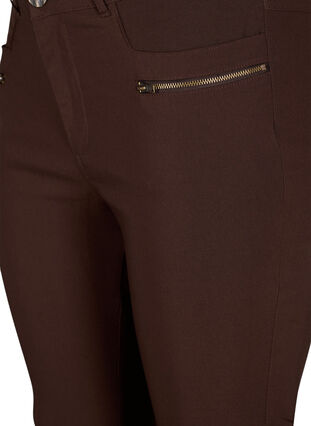Zizzi Tætsiddende bukser med lynlås detaljer, Coffee Bean, Packshot image number 2