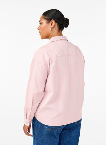 Zizzi Ensfarvet denimskjorte med brystlommer, Pale Mauve, Model image number 1