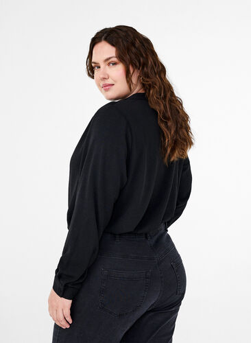 Zizzi Langærmet skjortebluse med v-hals, Black, Model image number 1