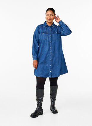 Zizzi Denimkjole med knapper, Medium Blue Denim, Model image number 2