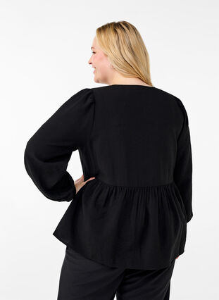 Zizzi Viskosebluse med sløjfer og lange ærmer, Black White Bow, Model image number 1