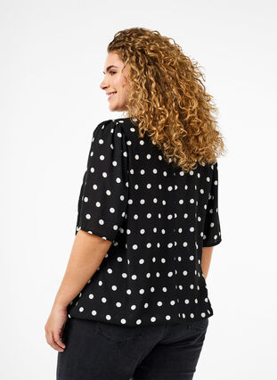 Zizzi Prikket bluse med korte ærmer, Black W. White Dot, Model image number 1