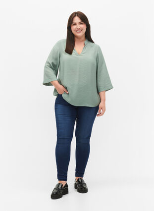 Zizzi Ensfarvet bluse med 3/4 ærmer, Chinois Green, Model image number 2