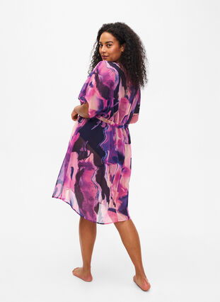 Zizzi Strand kimono med print, Purple Swirl, Model image number 1