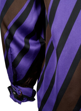 Zizzi Satin skjorte med diagonale striber, Stripe AOP, Packshot image number 3