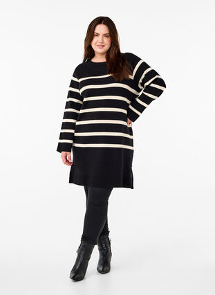 Zizzi Strikkjole med rund hals og slids, Black Birch Stripes, Model image number 2