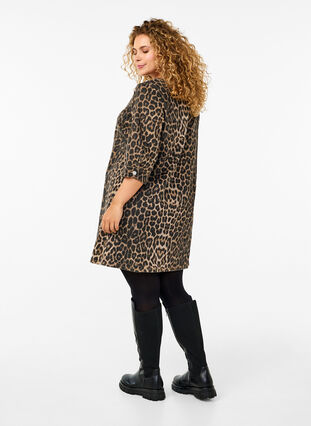 Zizzi Denimkjole med leopardprint, Leo AOP, Model image number 1