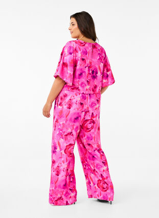 Zizzi Blomstret jumpsuit med flagermusærmer, Pink Rose AOP, Model image number 2