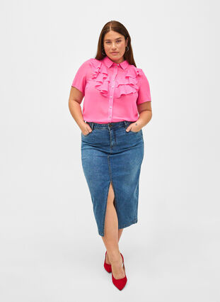 Zizzi Kortærmet skjortebluse med flæser, Pink Power, Model image number 2