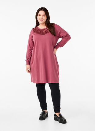 Zizzi Kort sweatkjole med blondedetalje, Rose Brown, Model image number 2