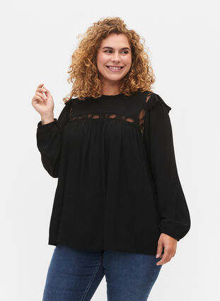 Zizzi Viskosebluse med flæser og blonder, Black, Model image number 0