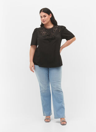 Zizzi Bluse med broderi anglaise og 1/2 ærmer, Black, Model image number 2