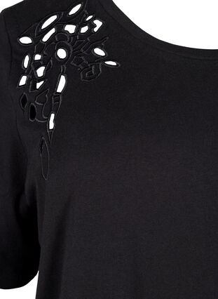 Zizzi T-shirt i økologisk bomuld med broderidetaljer, Black, Packshot image number 2