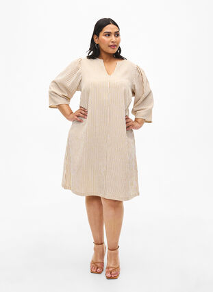 Zizzi Stribet kjole med 3/4 ærmer, Camel Stripe, Model image number 2