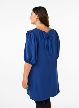 Zizzi Kort kjole med sløjfedetalje bagpå, Estate Blue, Model image number 1