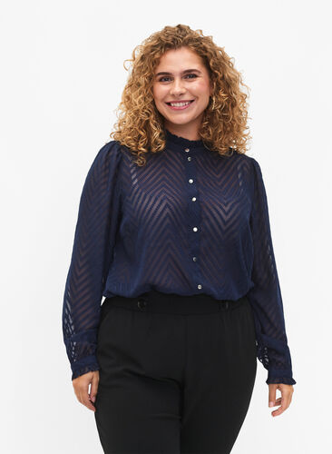 Zizzi Skjortebluse med flæser og mønstret tekstur, Navy Blazer, Model image number 0