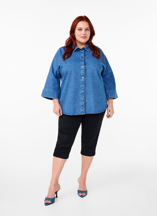 Zizzi Denimskjorte med rhinsten og 3/4 ærmer, Bl. Denim Rhinestone, Model image number 2