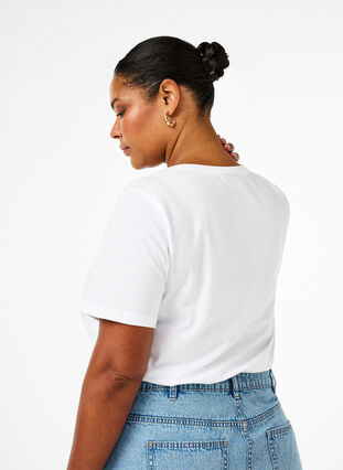 Zizzi T-shirt i økologisk bomuld med sløjfedetalje, Bright White, Model image number 1