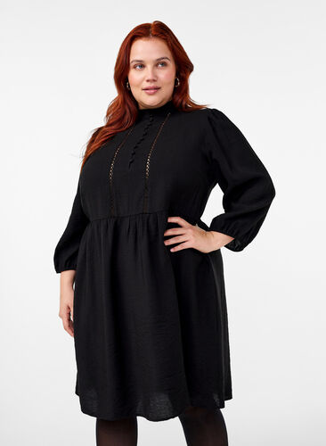 Zizzi Knælang kjole med broderi og 3/4 ærmer, Black, Model image number 0