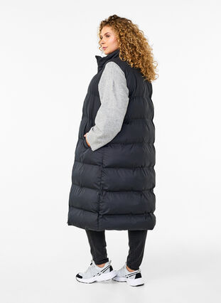 Zizzi Lang vest med lommer og tovejs lynlås, Black, Model image number 1